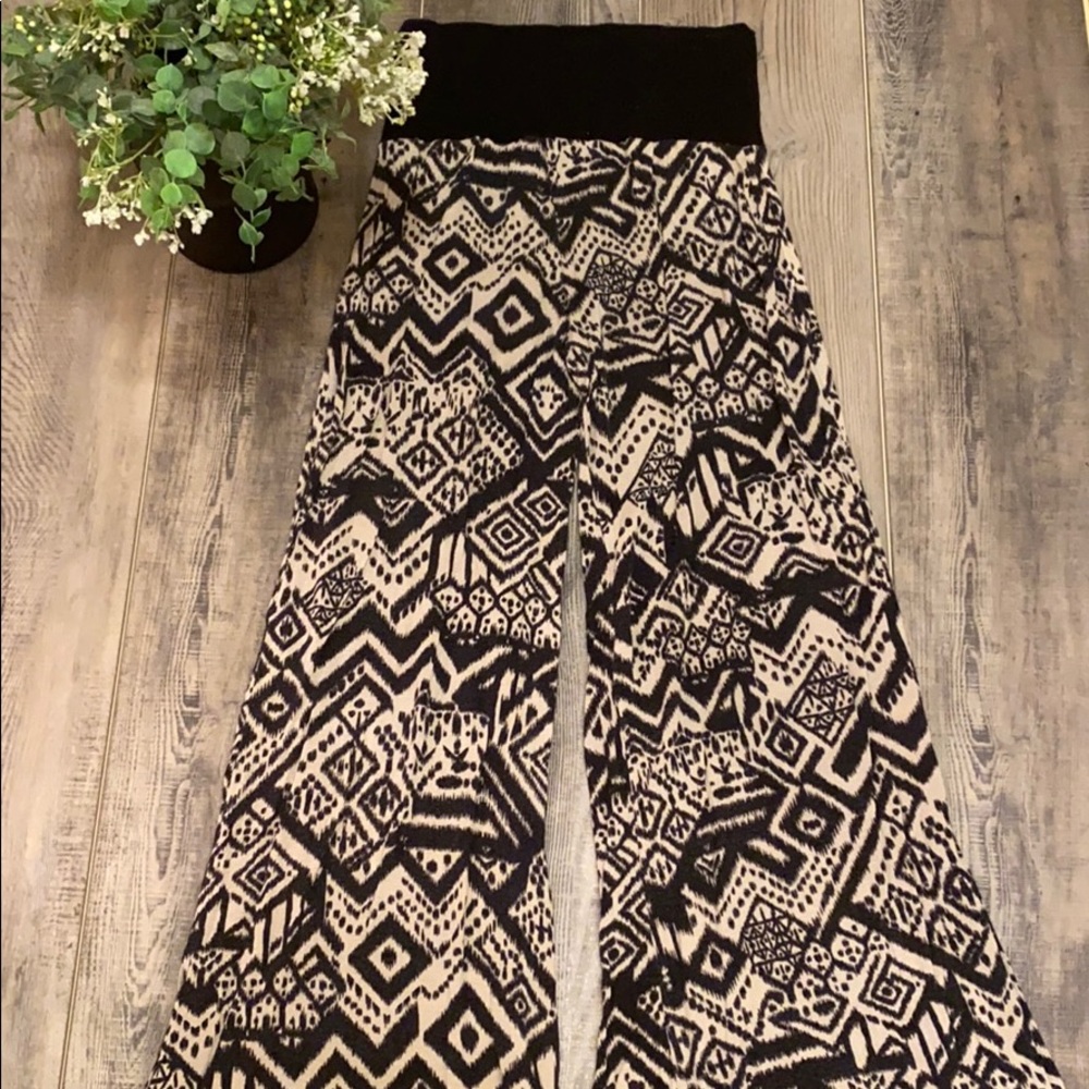 Stretchy Aztec pattern flare leg pants